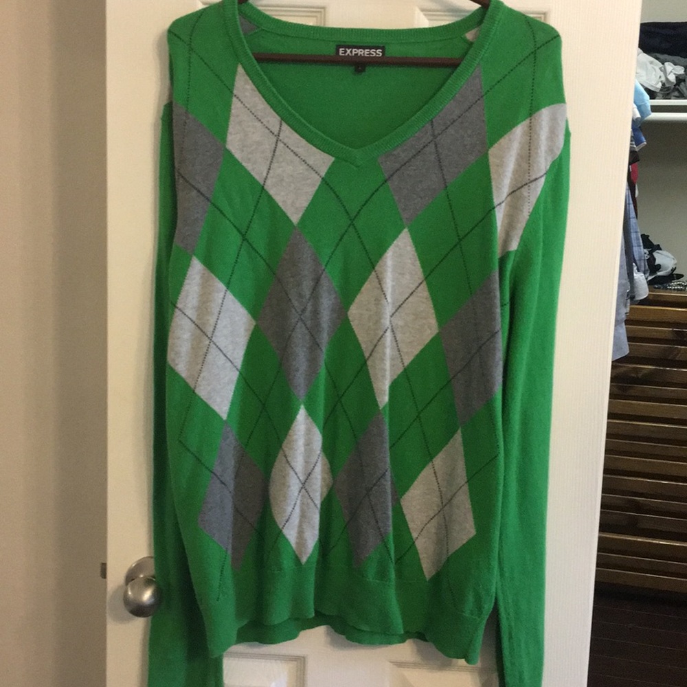 Men’s v-neck sweater